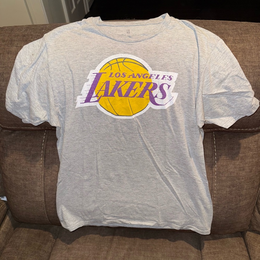 Men’s Los Angeles Lakers NBA Gray Fanatics Short Sleeve Shirt - Size Medium Tee
